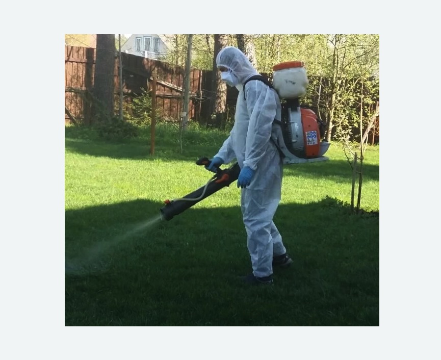 Обработка территории от клещей на Соколе города Москвы